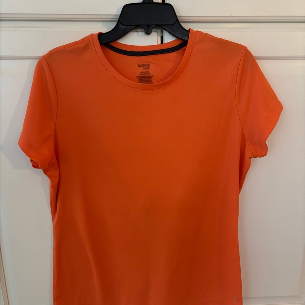 Danskin Now Semi Fit Scoop Neck Athletic Top size XL Orange